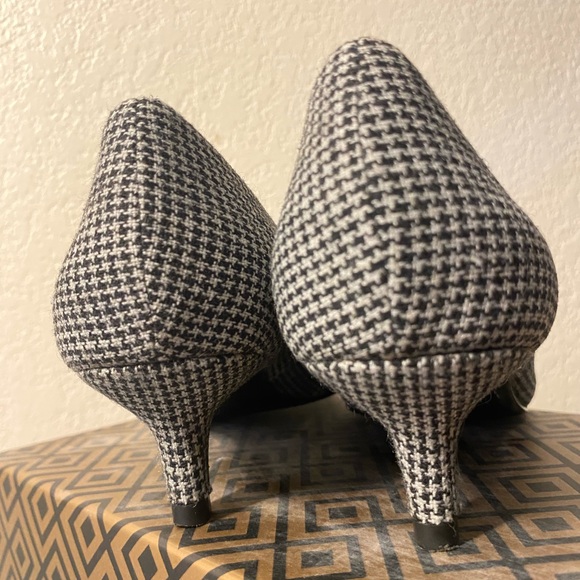 Charles David Houndstooth Heels in Black and White size 5 - Picture 4 of 9